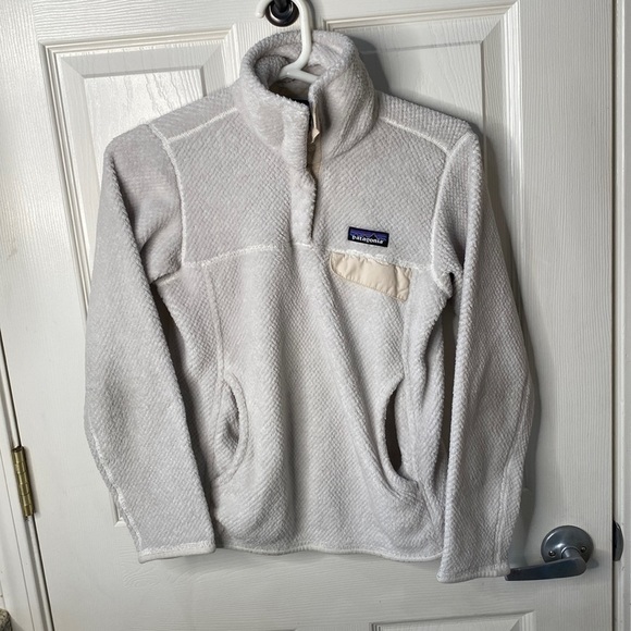 Patagonia Jackets & Blazers - Patagonia women’s XXS white and cream sweater
